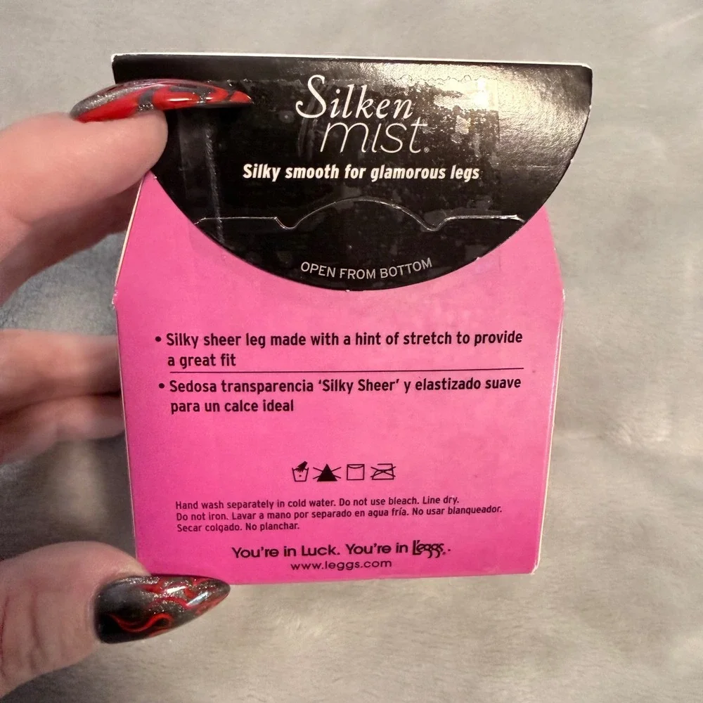L'eggs Silken Mist Control Top Pantyhose Size Q Black Mist Sheer Toe NOS